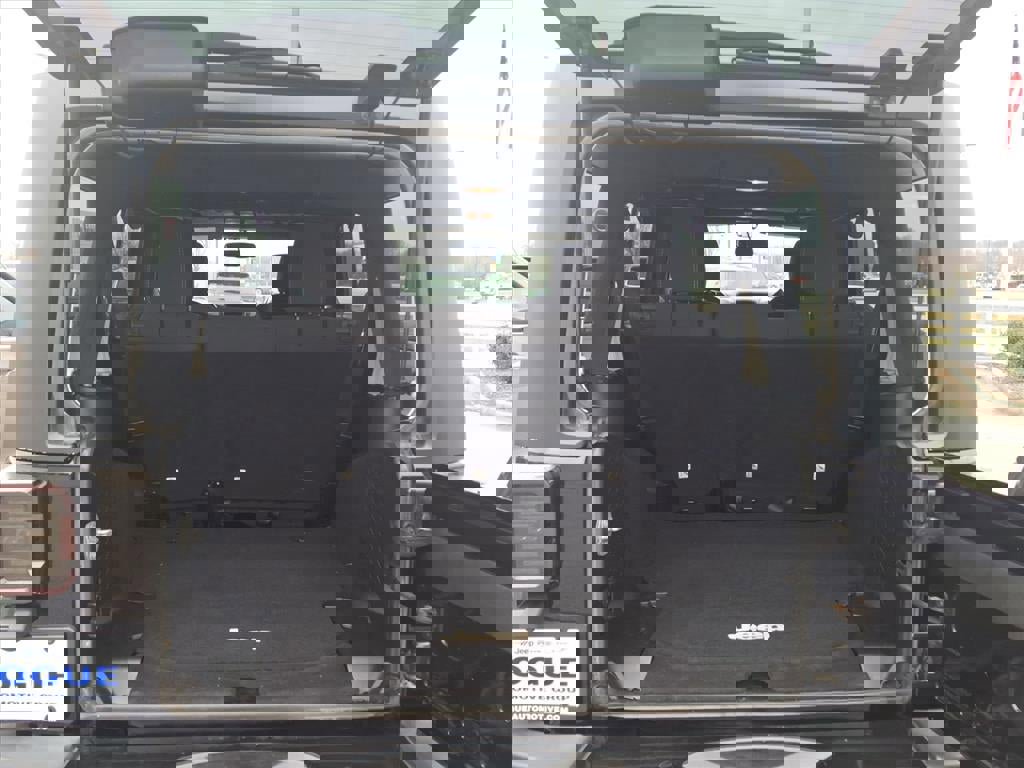 Used 2017 Jeep Wrangler Unlimited Sahara image 17