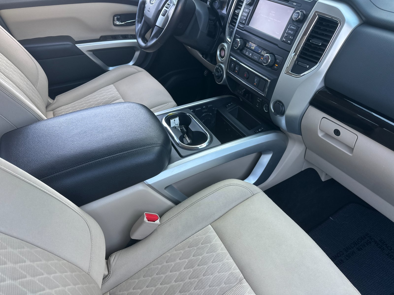 Used 2018 Nissan Titan SV w/ SV Convenience Package AWD/4WD image 15
