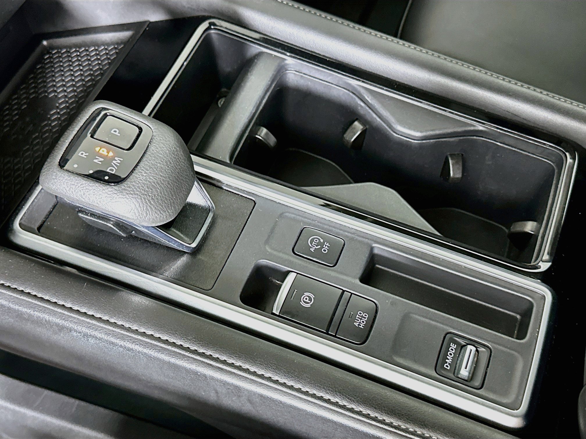 Used 2025 Nissan Pathfinder SL FWD image 25