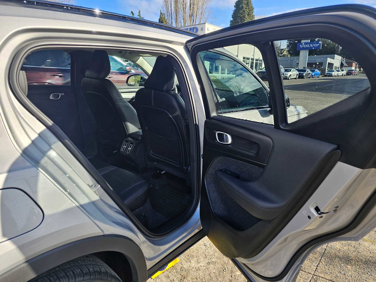 Certified 2025 Volvo XC40 B5 Plus w/ Climate Package image 12