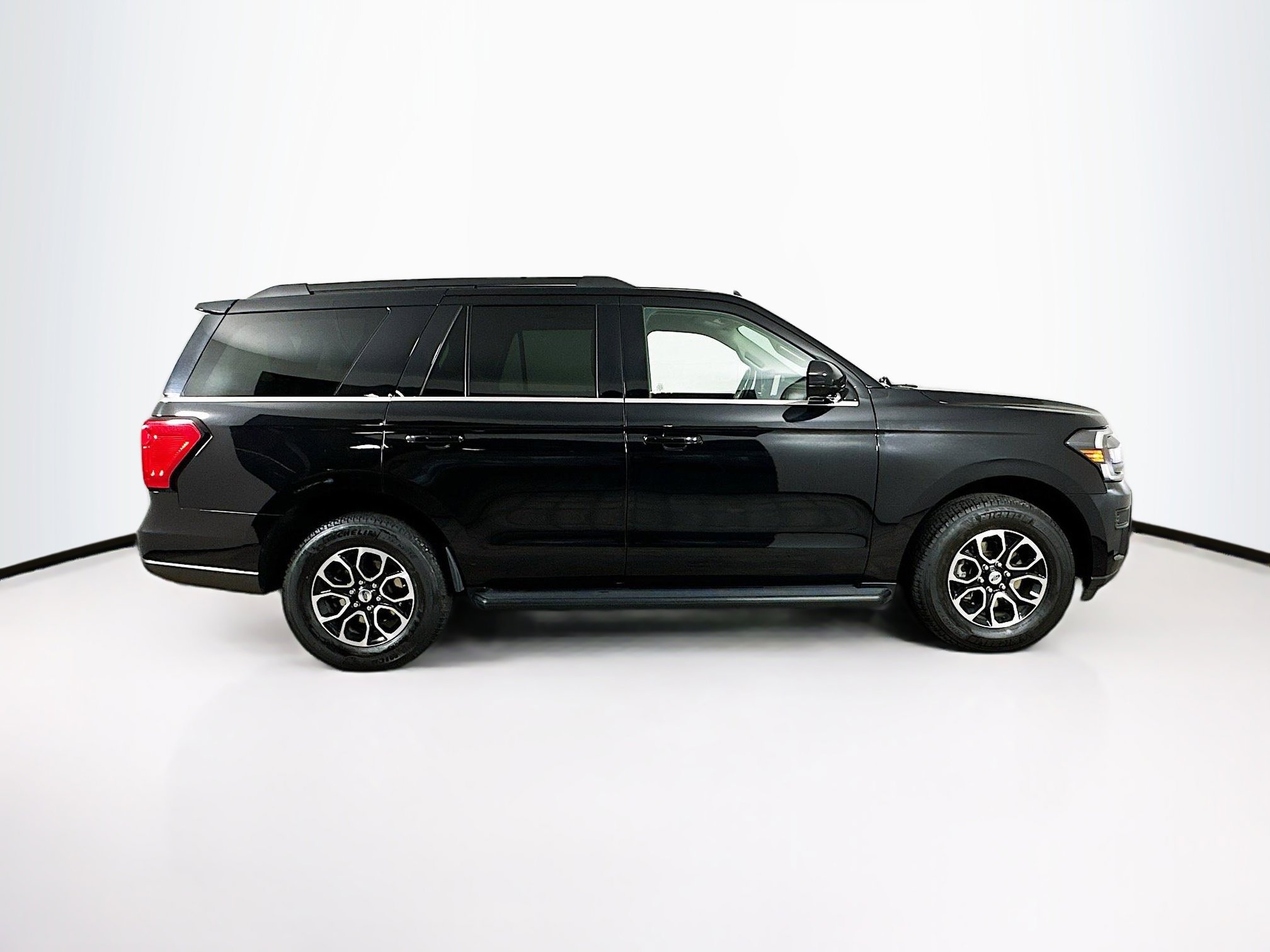 Used 2024 Ford Expedition XLT image 10