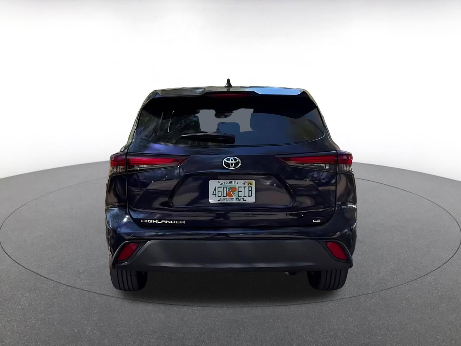 Used 2025 Toyota Highlander LE image 12