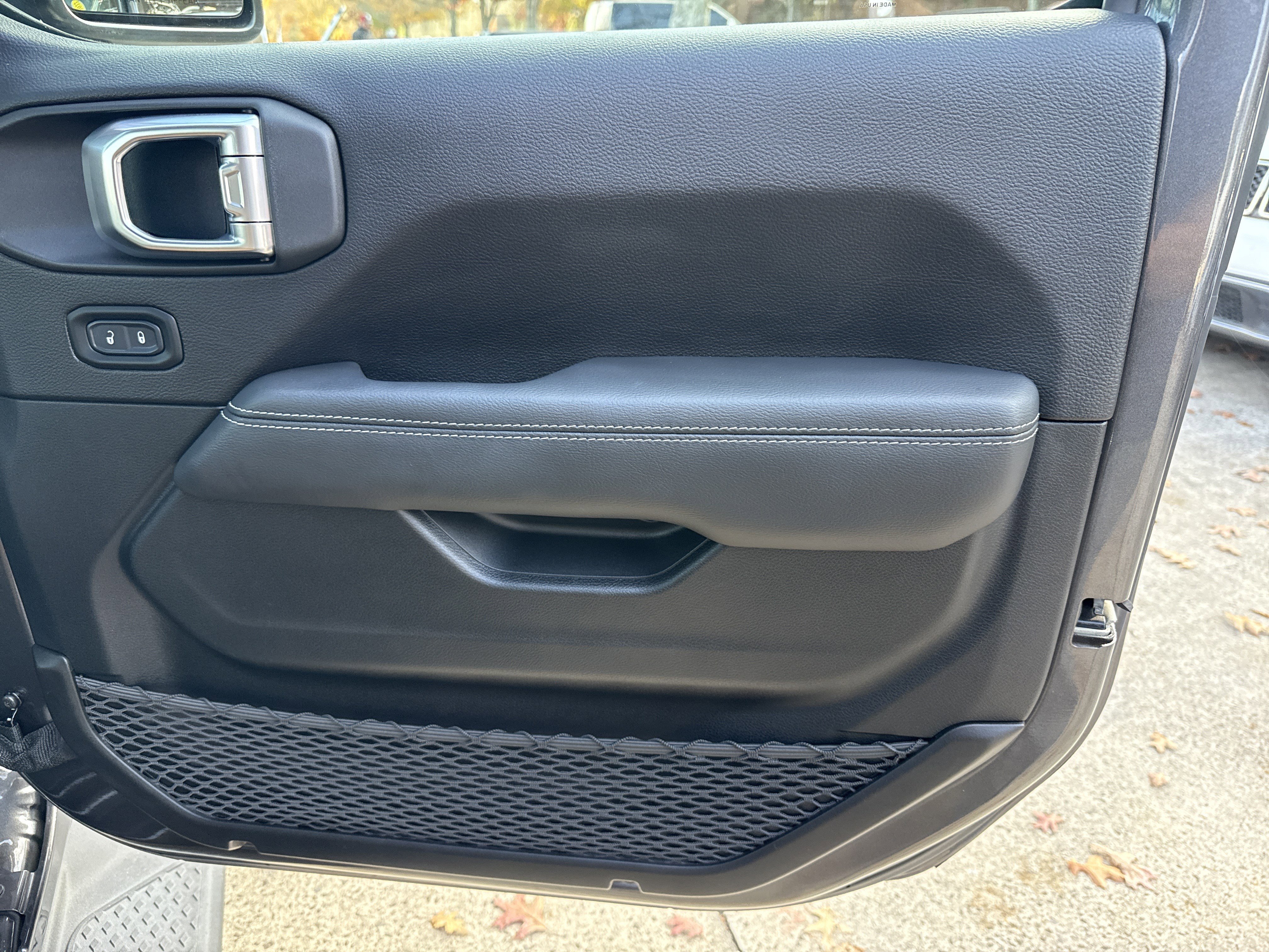 Used 2020 Jeep Gladiator Overland w/ Safety Group image 16