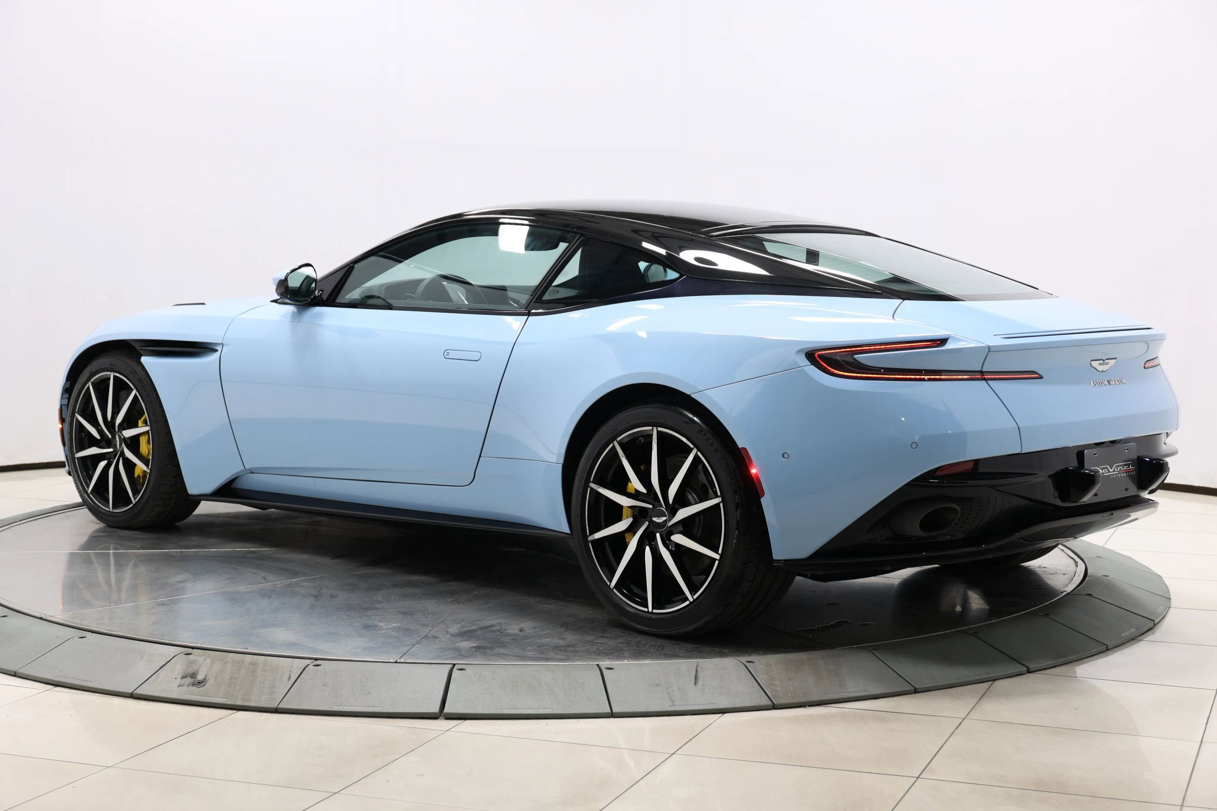 Used 2018 Aston Martin DB11 V12 image 60