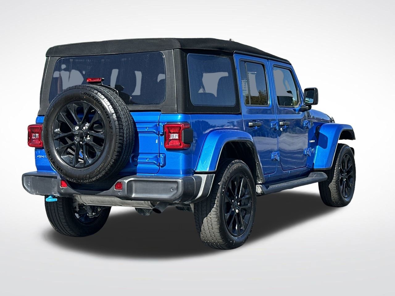 Used 2024 Jeep Wrangler Unlimited Sahara w/ Technology Group image 32