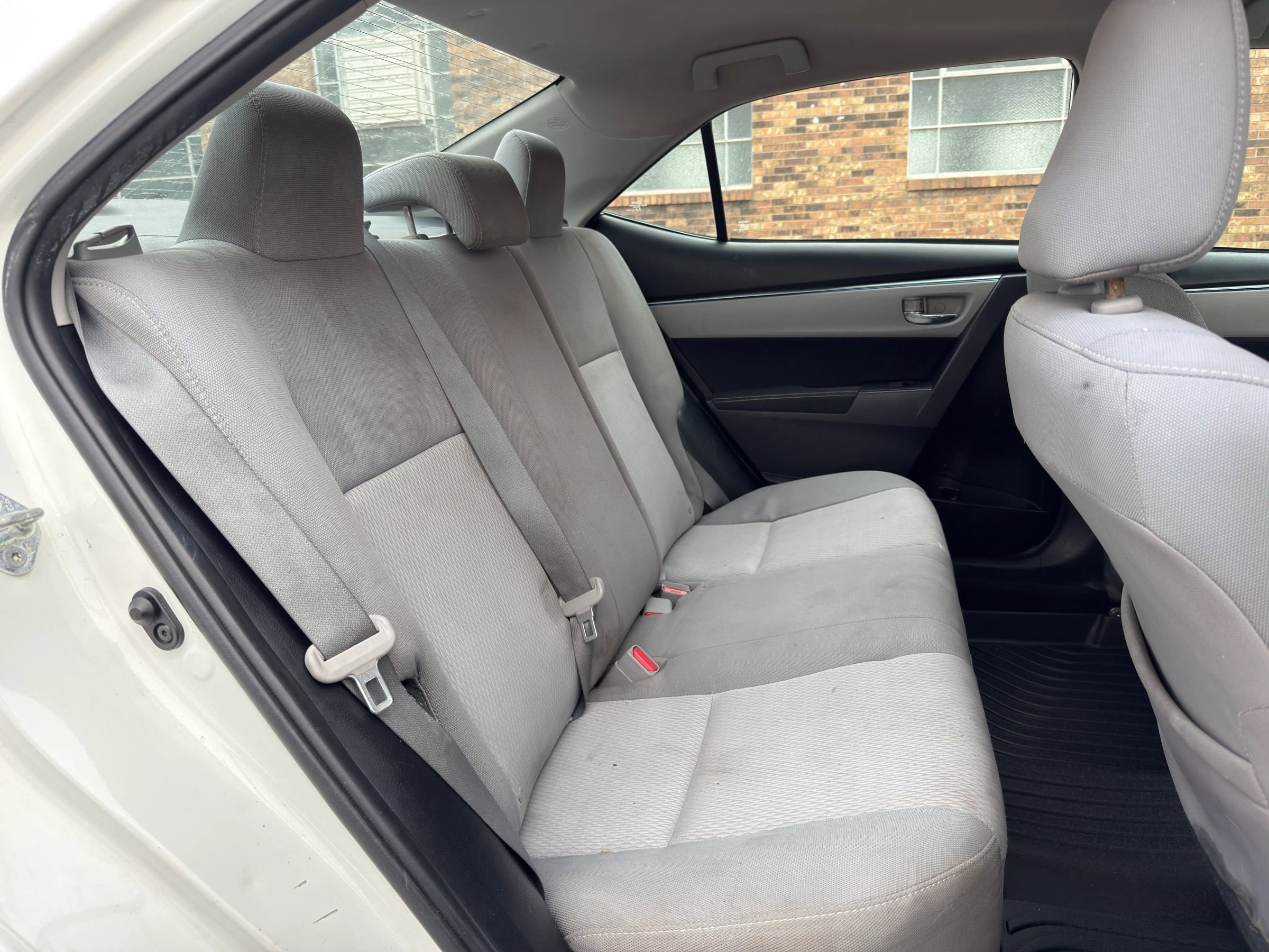 Used 2016 Toyota Corolla LE FWD image 18