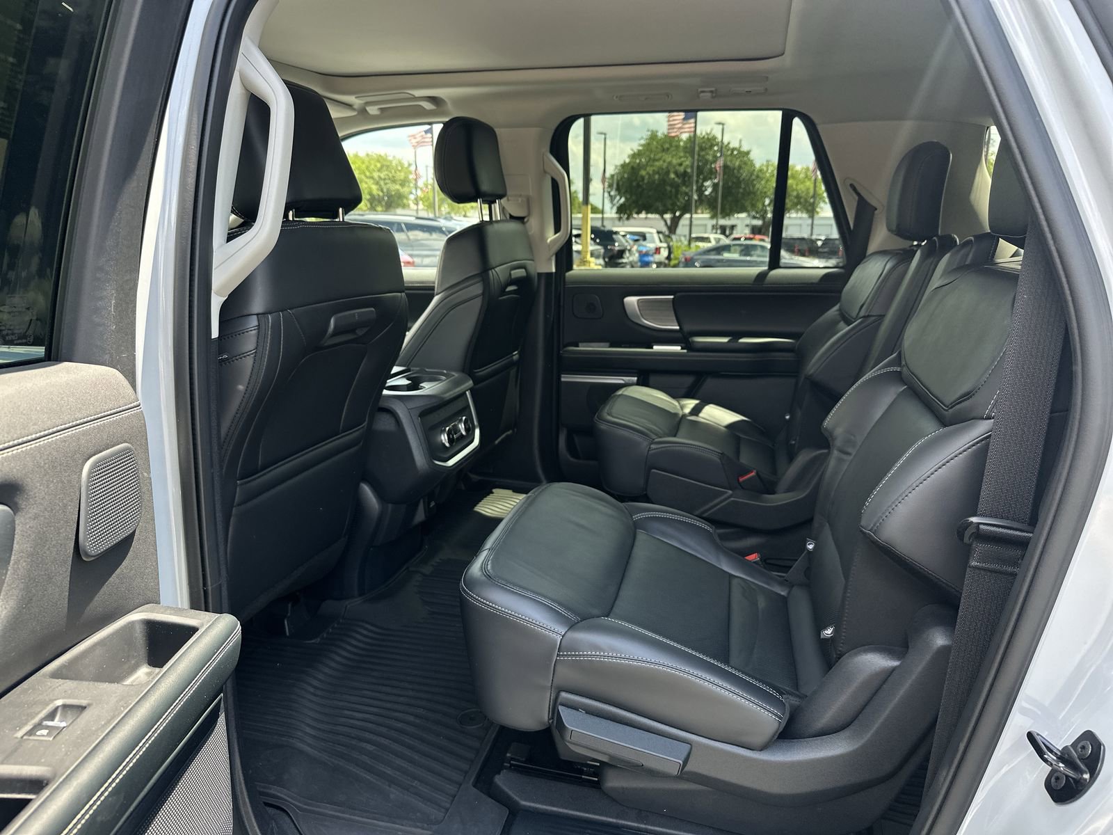 Used 2025 Ford Expedition Max Platinum w/ Driver's Package AWD/4WD image 31