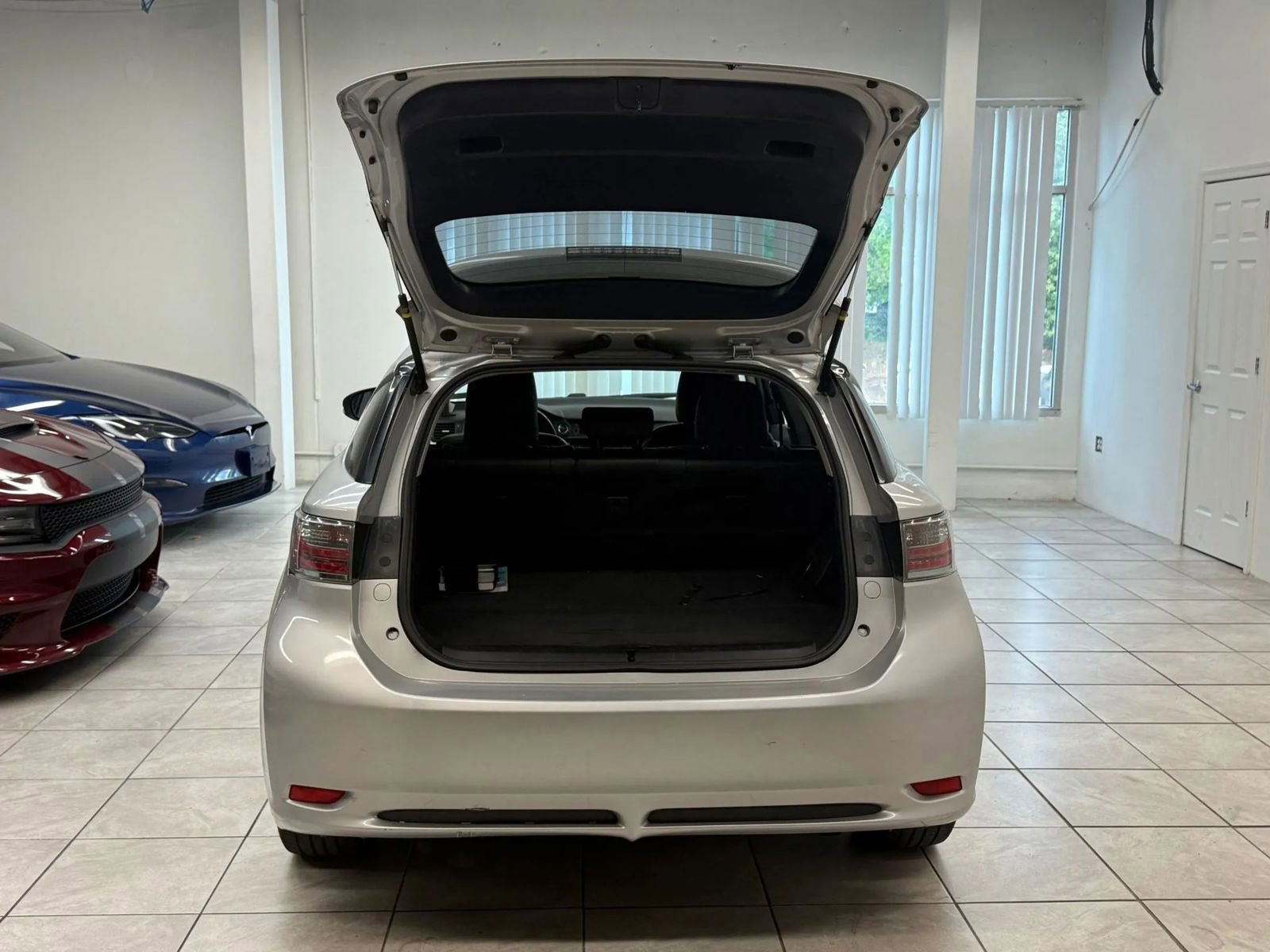 Used 2011 Lexus CT 200h Premium image 13