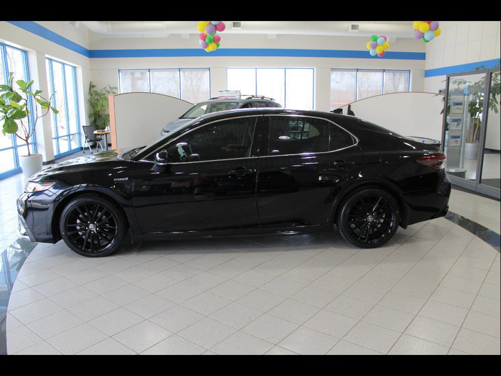 Used 2021 Toyota Camry XSE w/ Navigation Upgrade Package FWD image 8