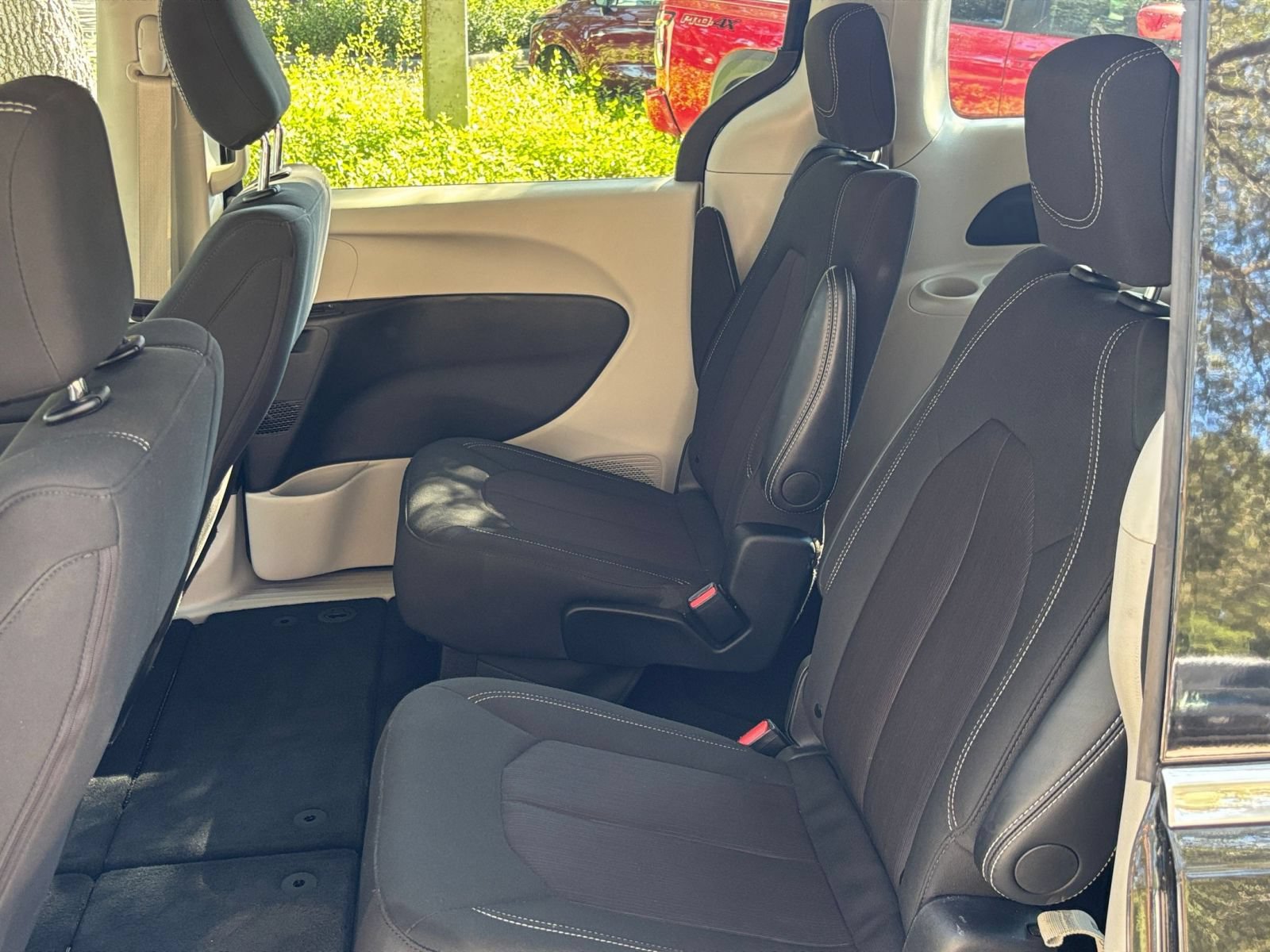 Used 2024 Chrysler Voyager LX FWD image 27