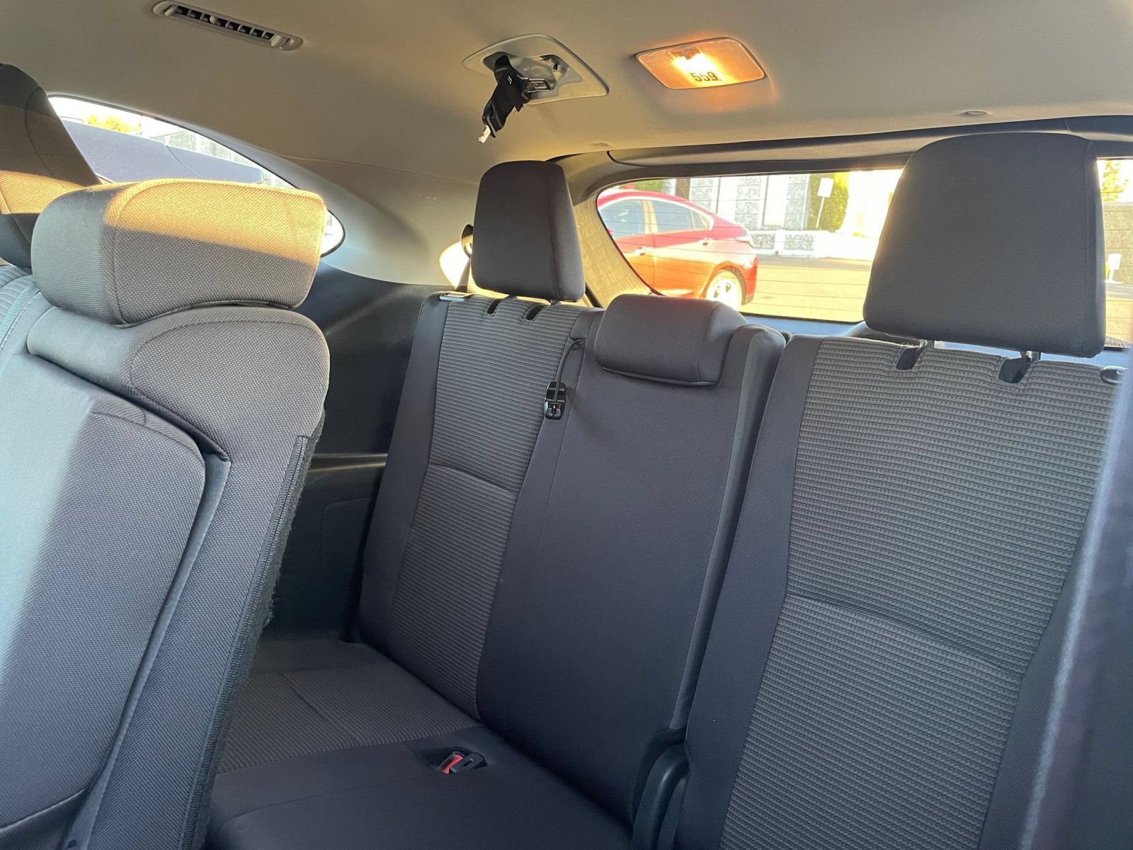 Used 2025 Toyota Highlander LE FWD image 31
