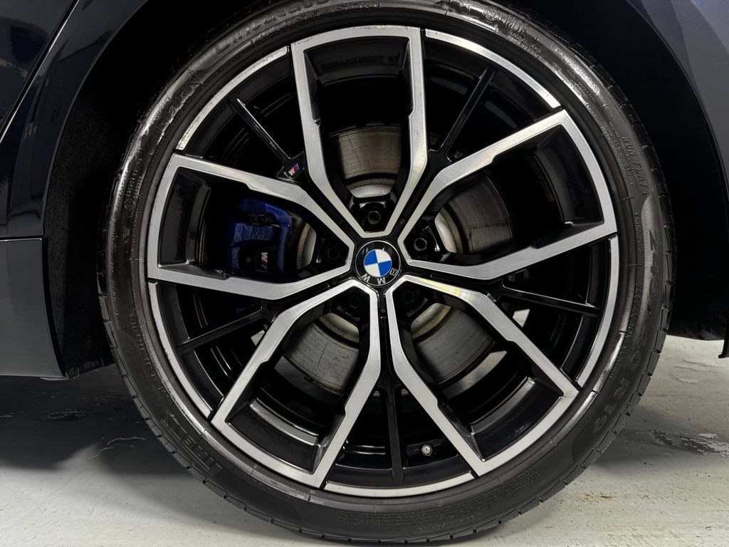 Used 2021 BMW M550i xDrive w/ Executive Package AWD/4WD image 17