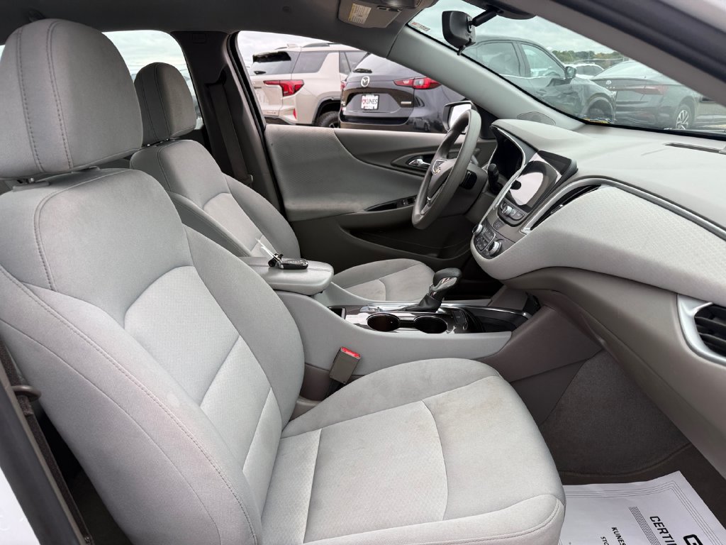 Used 2022 Chevrolet Malibu LT FWD image 40