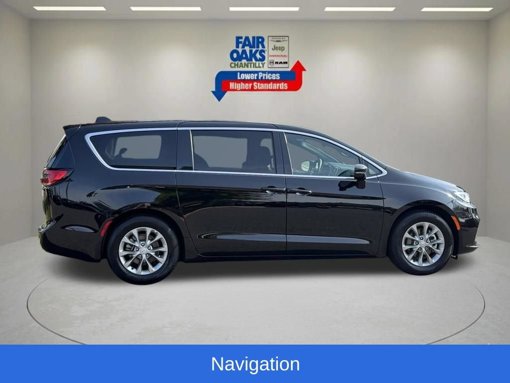 Used 2026 Chrysler Pacifica Limited FWD image 7