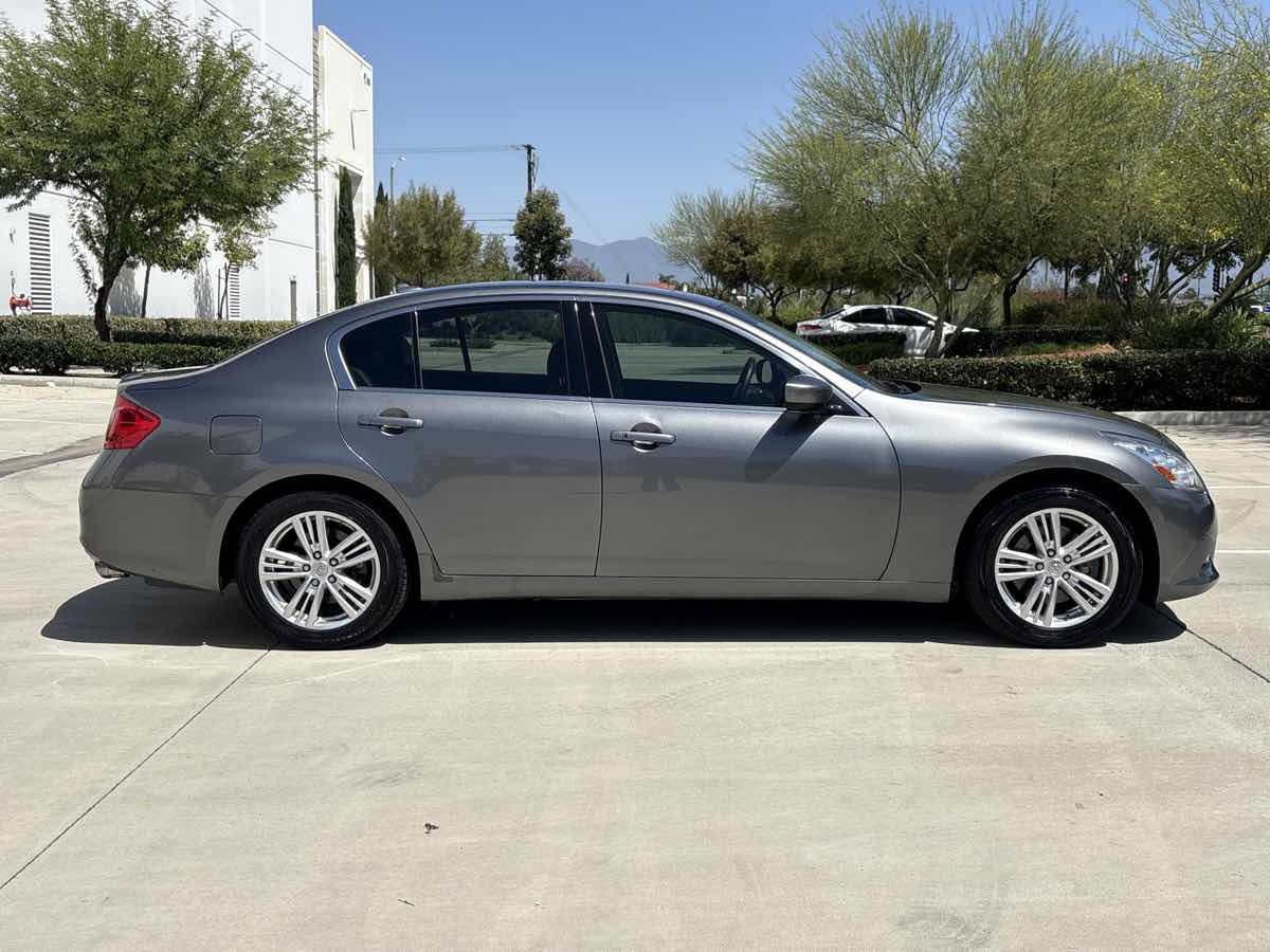 Used 2011 INFINITI G37 Journey w/ Premium Pkg RWD image 2