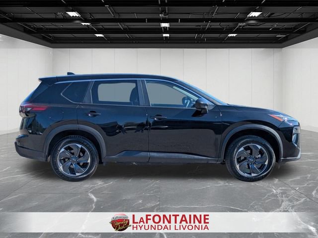 Used 2024 Nissan Rogue SV image 5