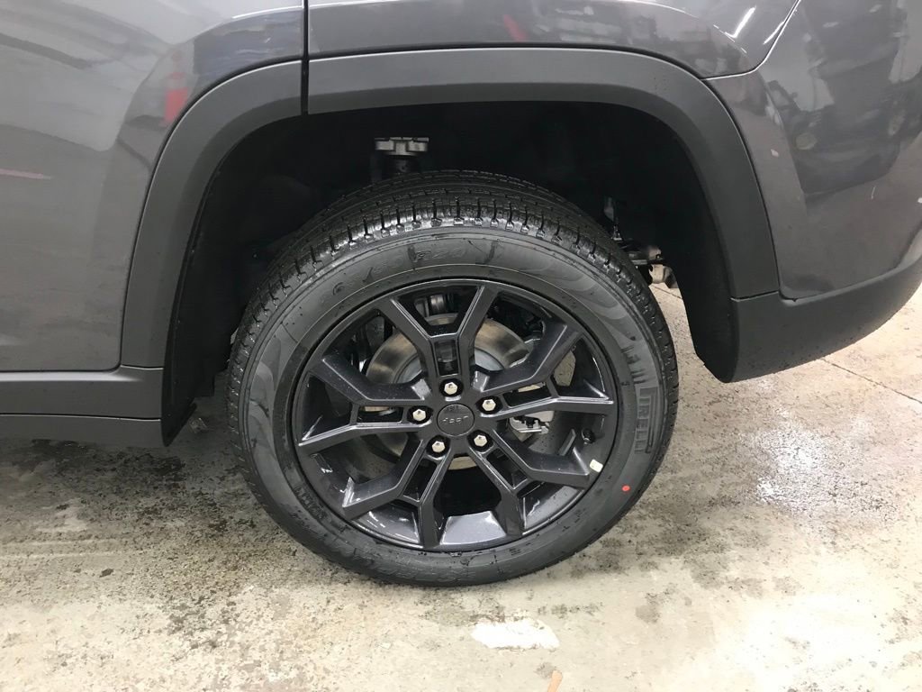 New 2025 Jeep Grand Cherokee Limited image 49