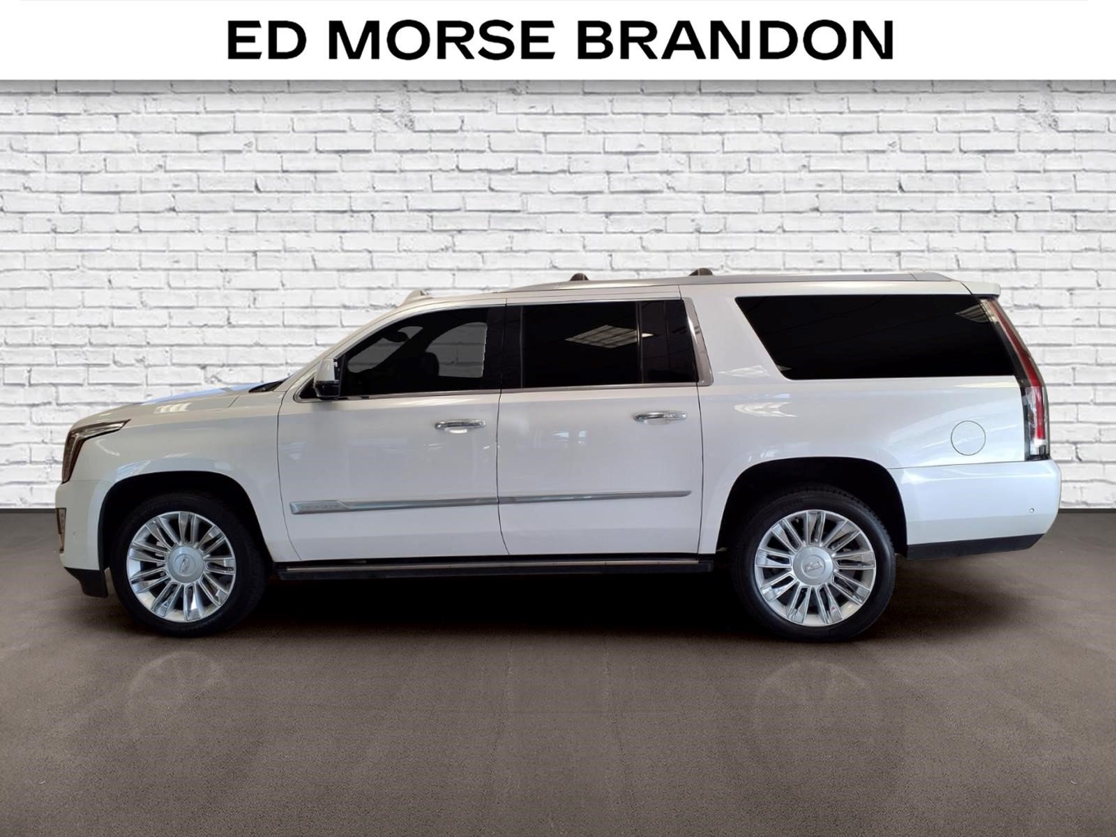 Used 2019 Cadillac Escalade ESV Platinum AWD/4WD image 2