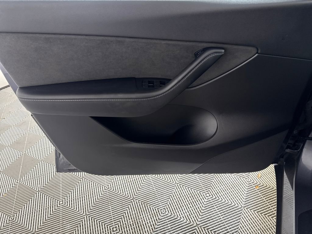 Used 2022 Tesla Model Y Performance image 10