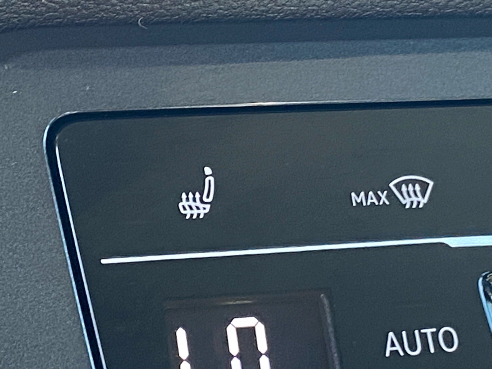 Certified 2023 Volkswagen Tiguan SE FWD image 16
