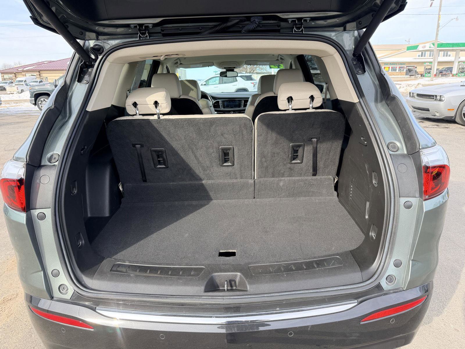 Used 2023 Buick Enclave Essence image 2