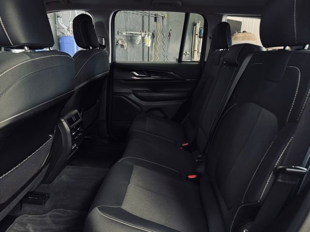 Used 2023 Jeep Grand Cherokee Laredo w/ Luxury Tech Group I image 17