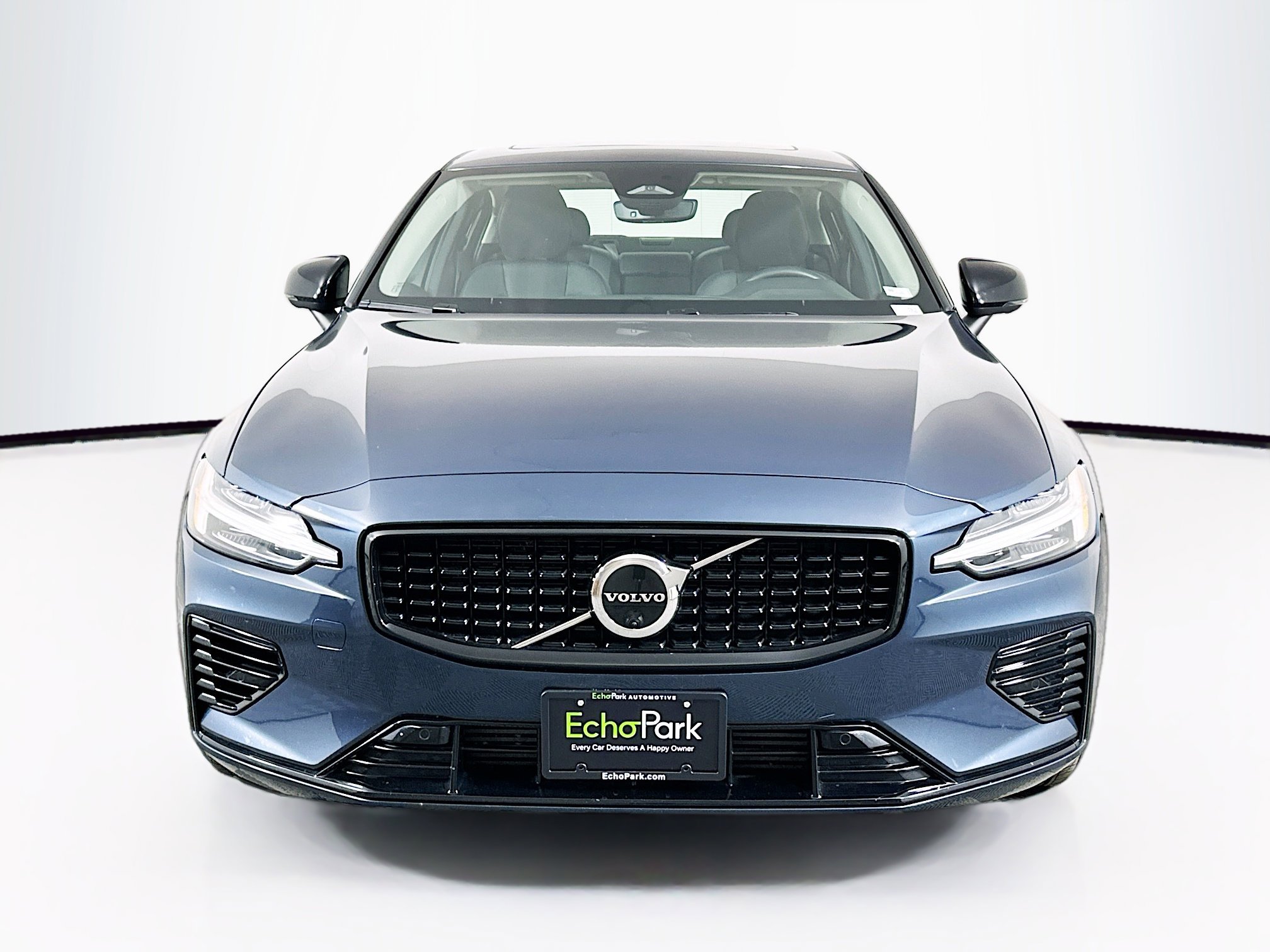 Used 2023 Volvo S60 T8 Plus image 2