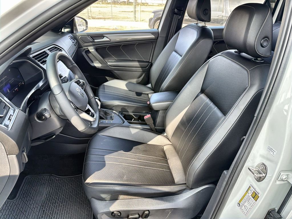 Used 2024 Volkswagen Tiguan SE R-Line image 13