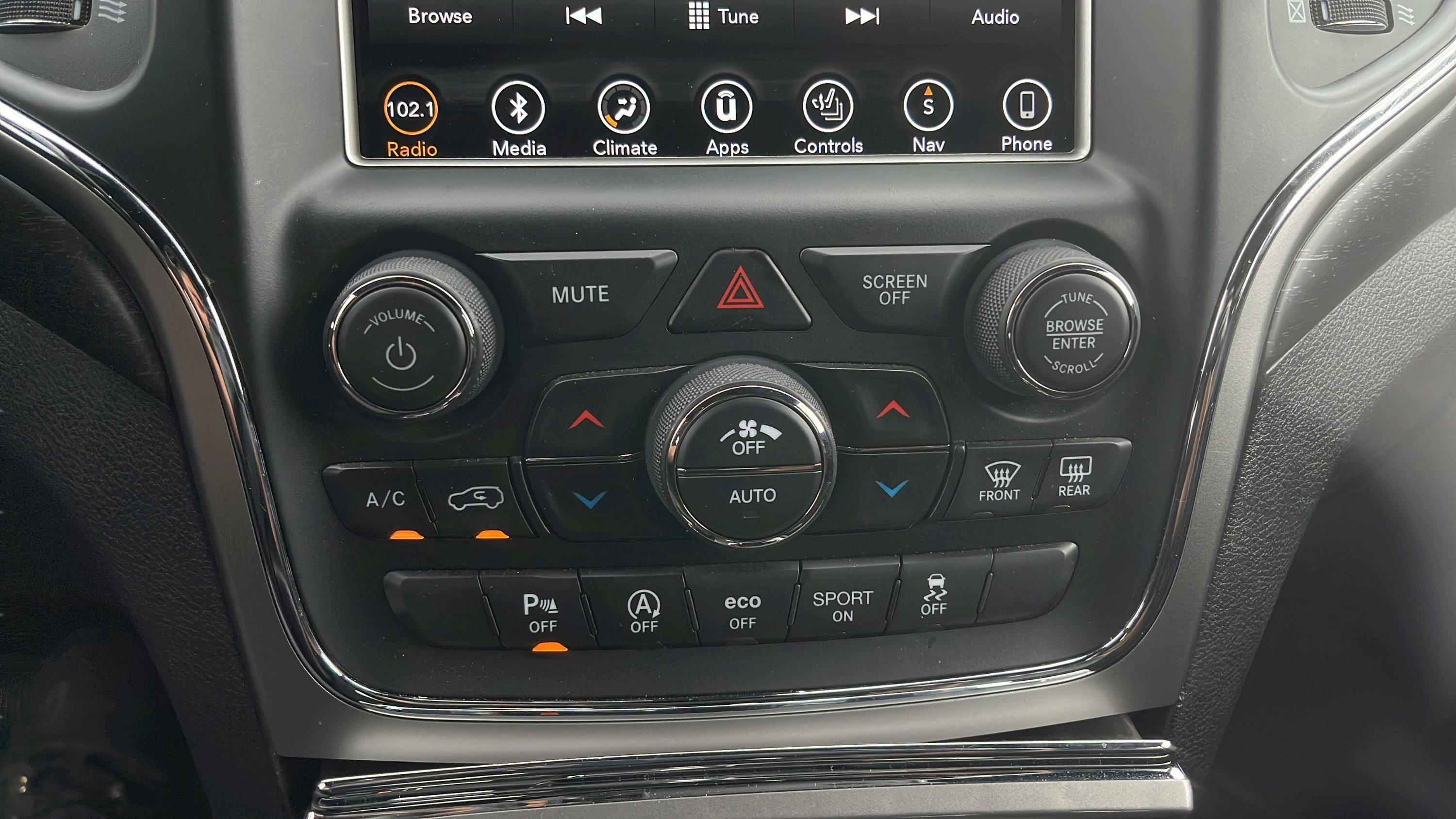 Used 2018 Jeep Grand Cherokee Altitude AWD/4WD image 18