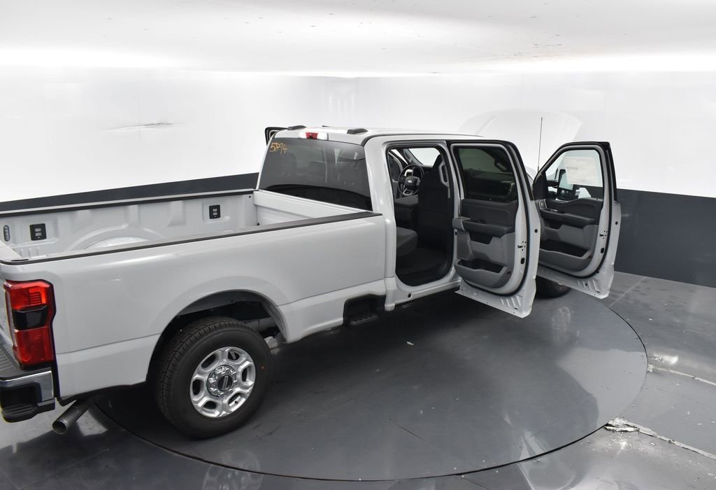 New 2026 Ford F250 XLT w/ XLT Premium Package RWD image 41