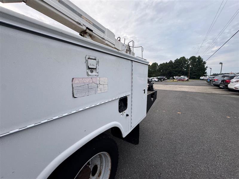 Used 2004 Ford F550 4x4 Regular Cab Super Duty image 16