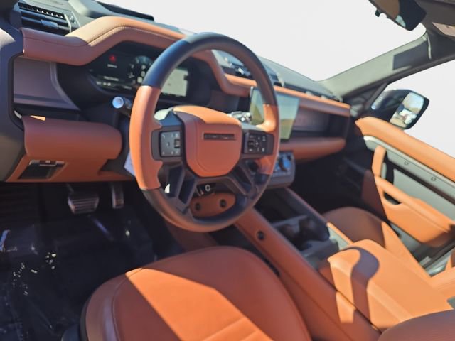 Used 2025 Land Rover Defender 110 image 18