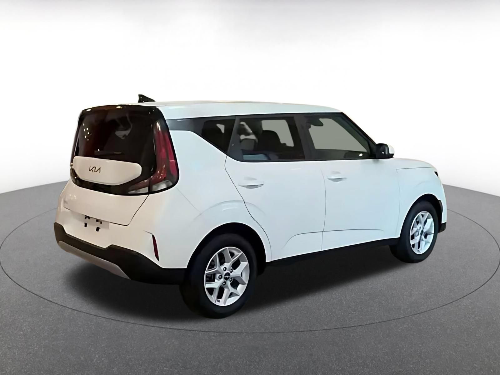 Used 2025 Kia Soul LX w/ LX Technology Package FWD image 12