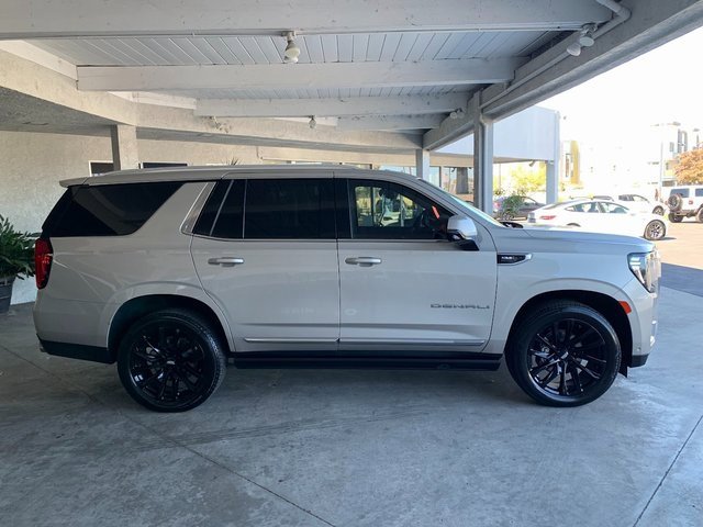 Used 2023 GMC Yukon Denali w/ Denali Reserve Package image 2