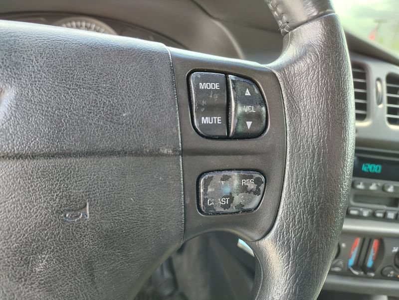 Used 2003 Chevrolet Monte Carlo SS w/ Mirror Group FWD image 13