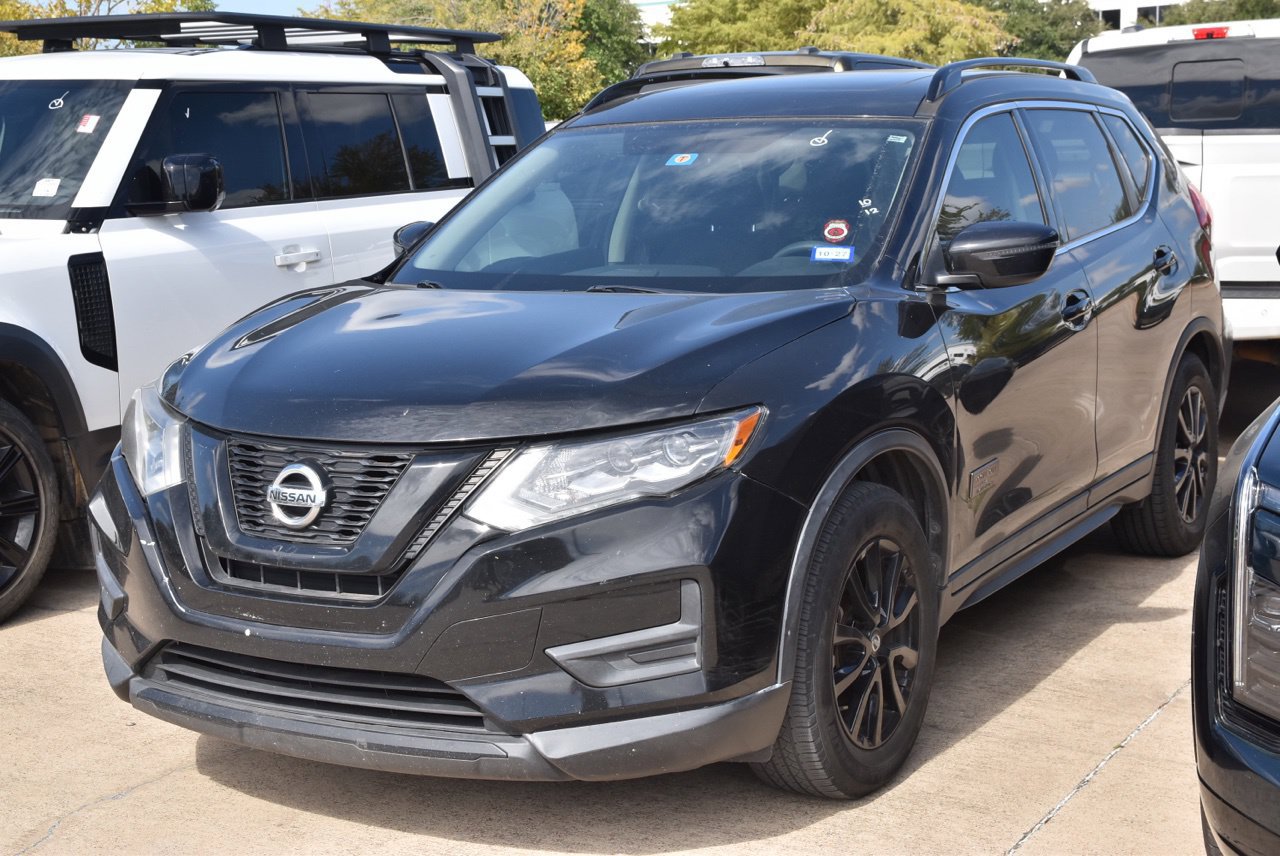 Used 2017 Nissan Rogue SV FWD image 2