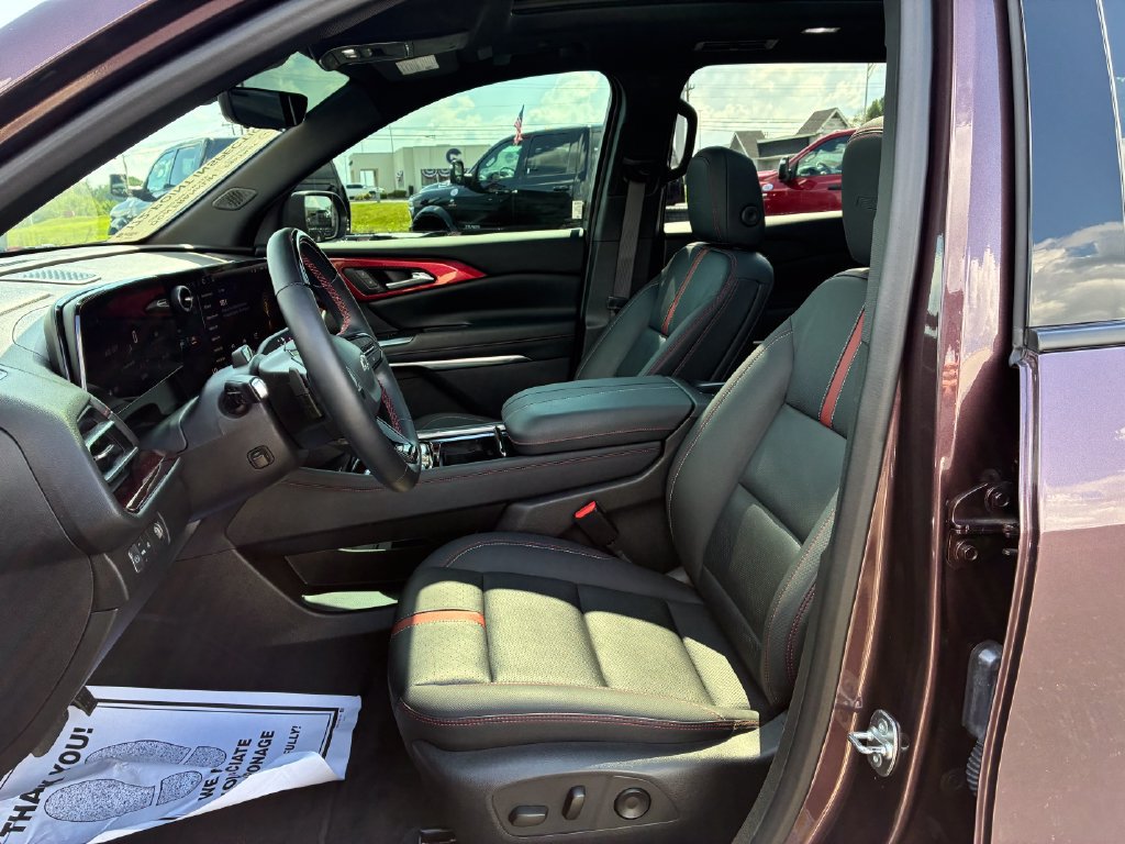 Used 2024 Chevrolet Traverse RS FWD image 8