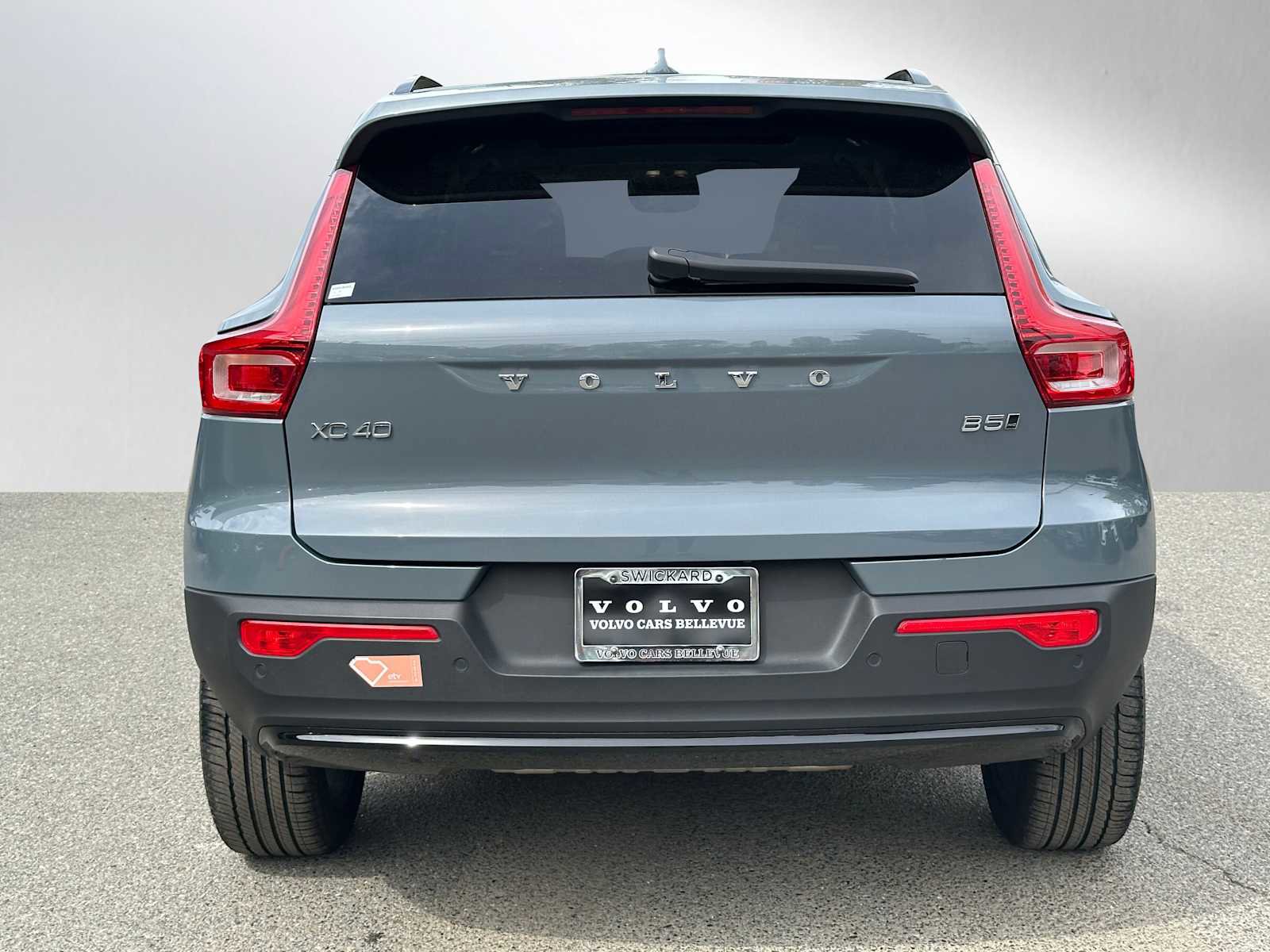 Certified 2023 Volvo XC40 B5 Plus w/ Protection Package Premier AWD/4WD image 5