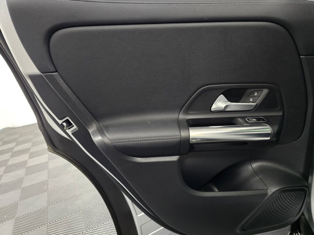 Used 2022 Mercedes-Benz GLA 250 4MATIC w/ Premium Package Lite image 18