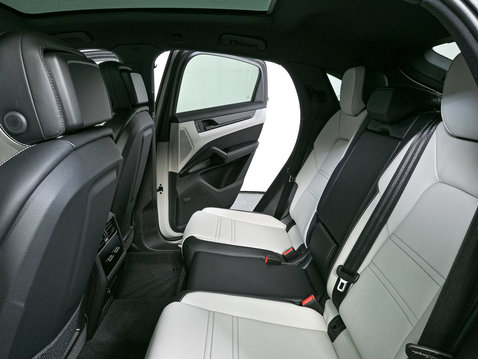New 2026 Porsche Cayenne Coupe AWD/4WD image 21