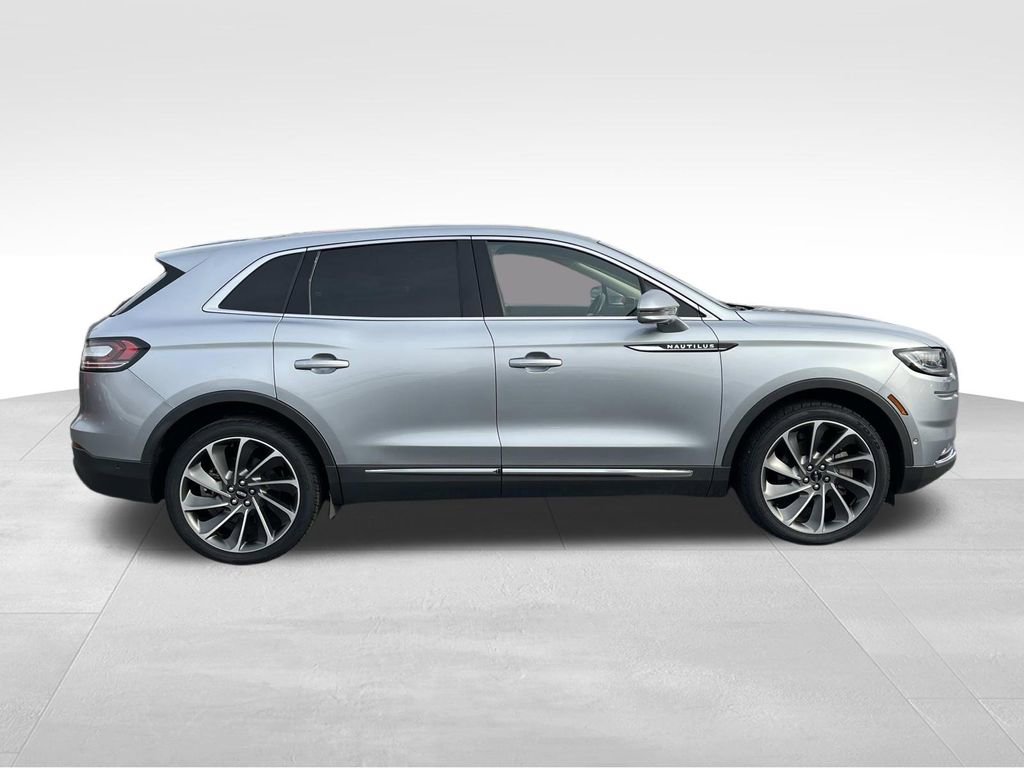 Used 2021 Lincoln Nautilus Reserve w/ Equipment Group 202A image 2