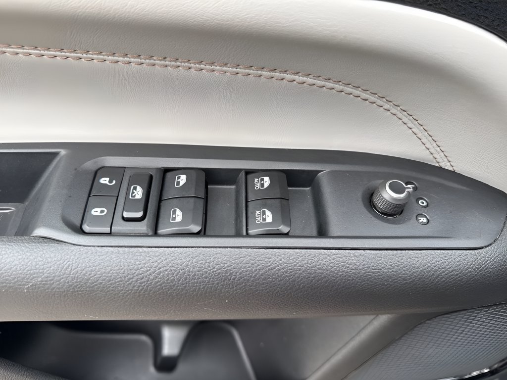 Used 2025 Jeep Compass Limited AWD/4WD image 25