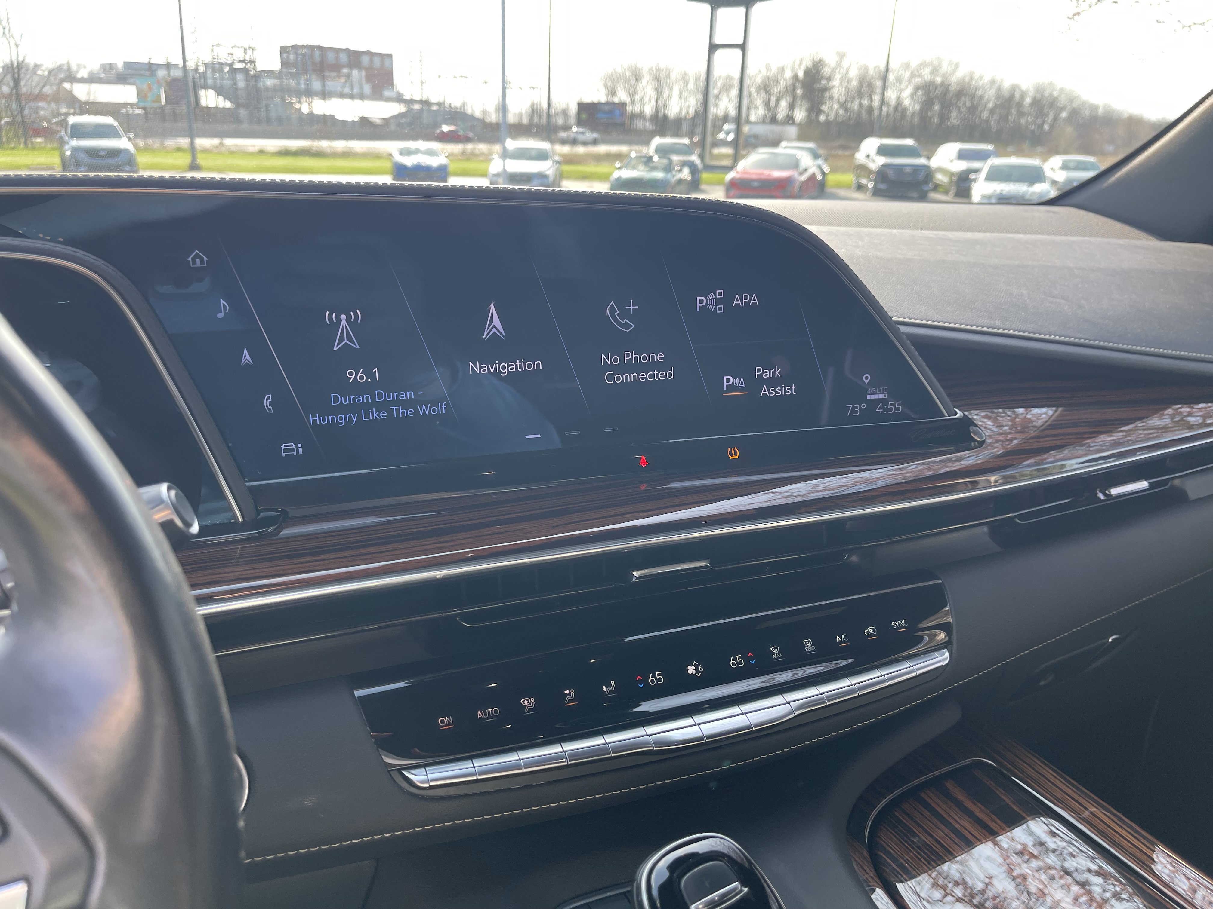 Used 2023 Cadillac Escalade Premium Luxury AWD/4WD image 13