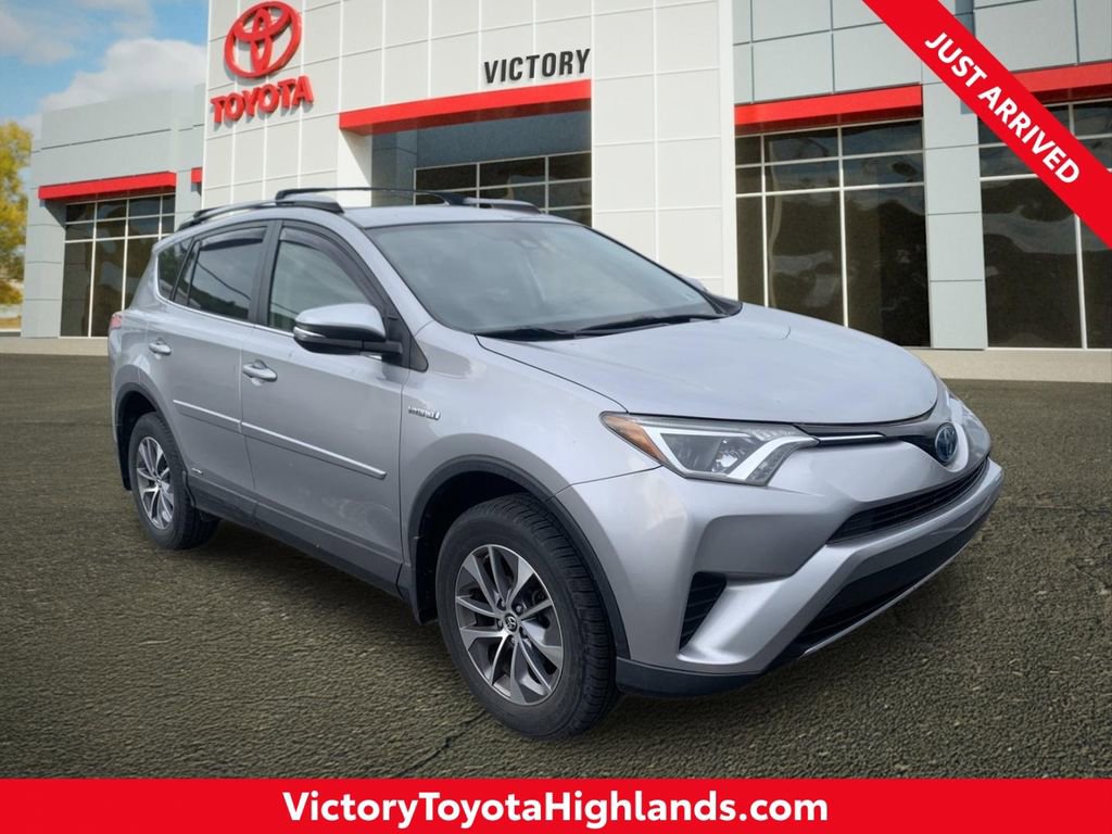 Used 2018 Toyota RAV4 LE AWD/4WD image 1