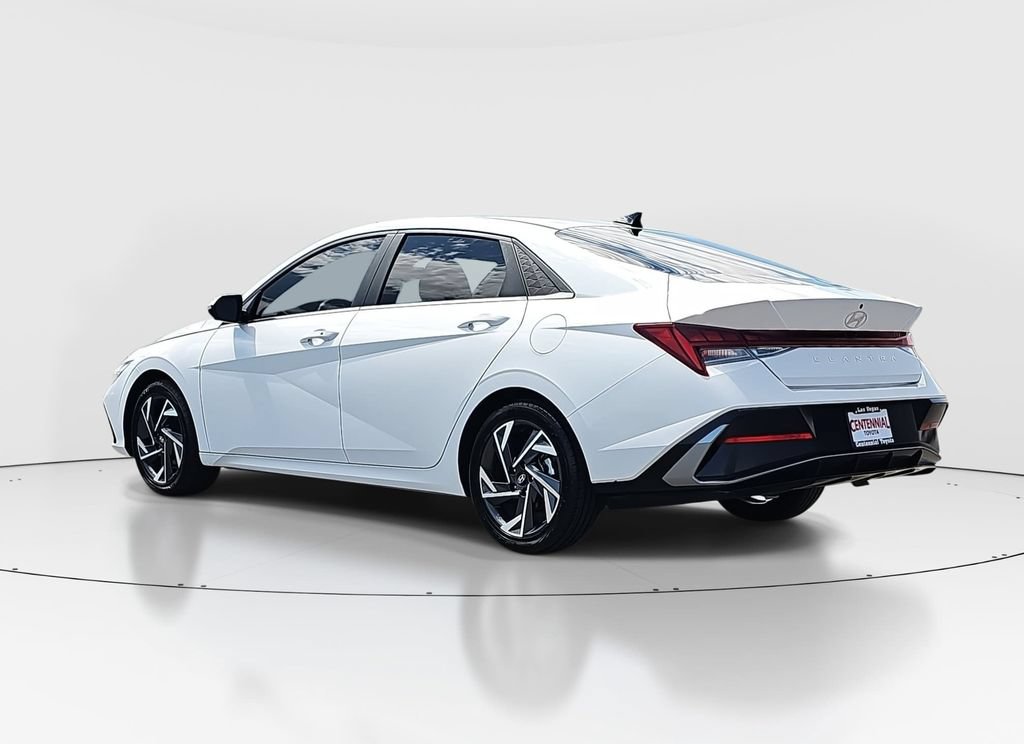 Used 2025 Hyundai Elantra SEL FWD image 7