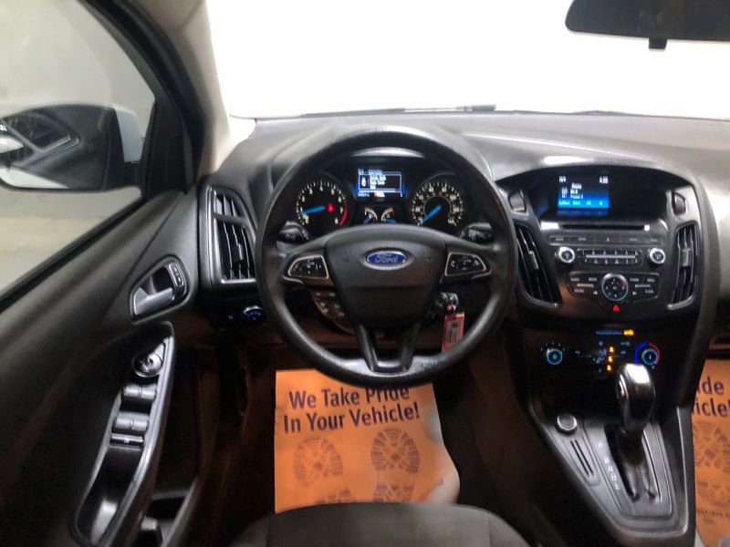 Used 2016 Ford Focus SE w/ SE Power Seat Package image 28