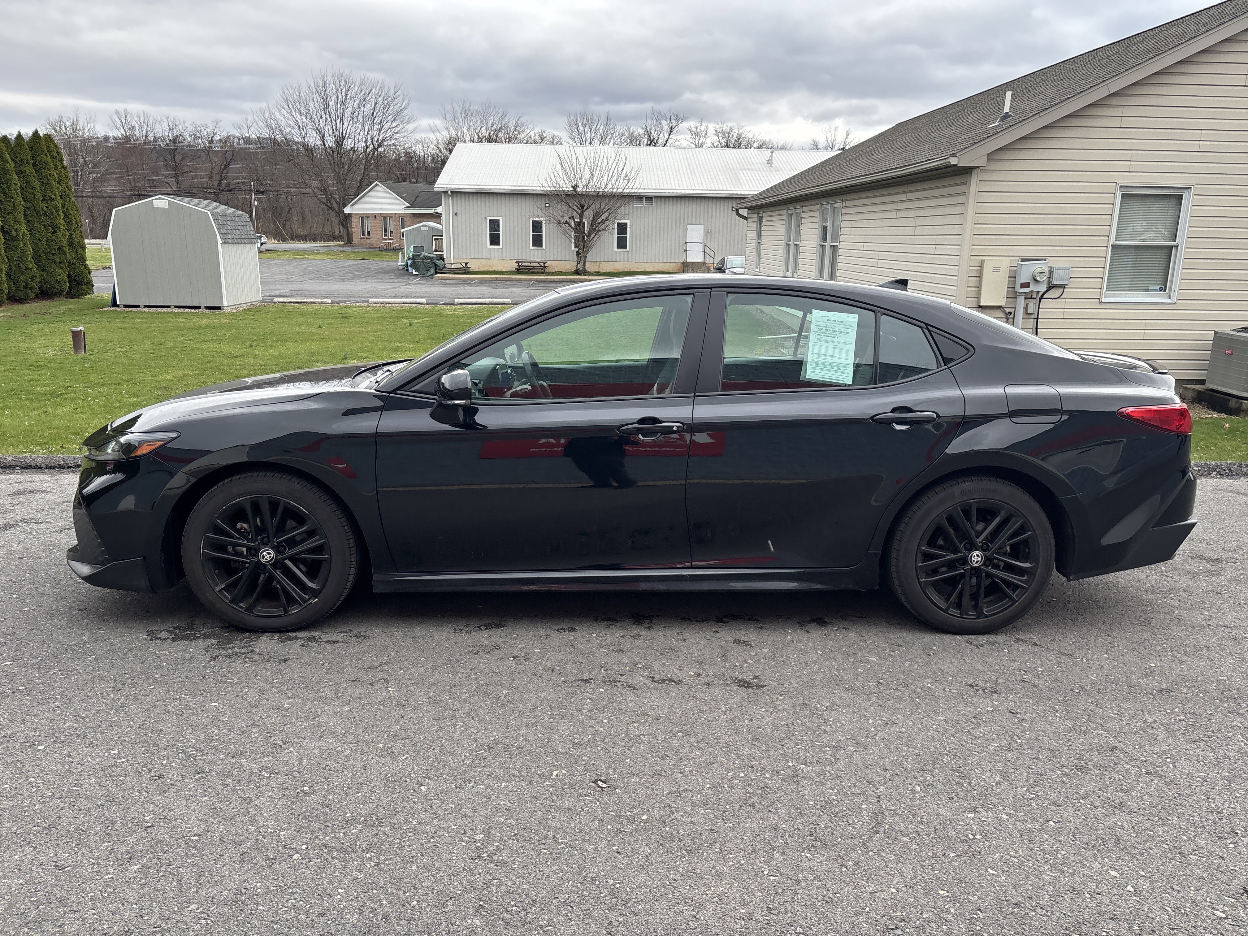 Used 2025 Toyota Camry SE FWD image 7