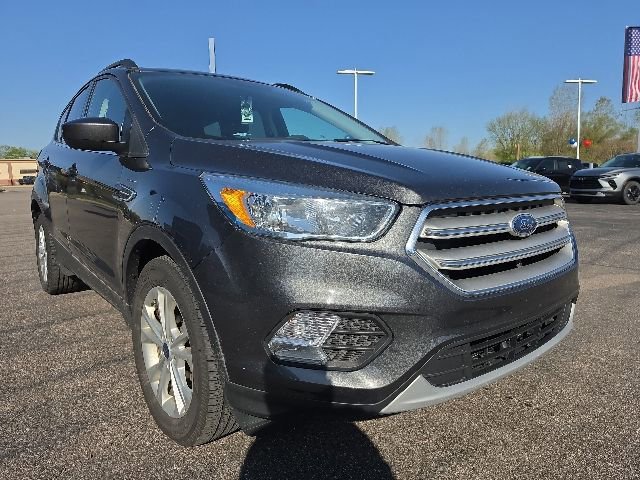 Used 2018 Ford Escape SE FWD image 2