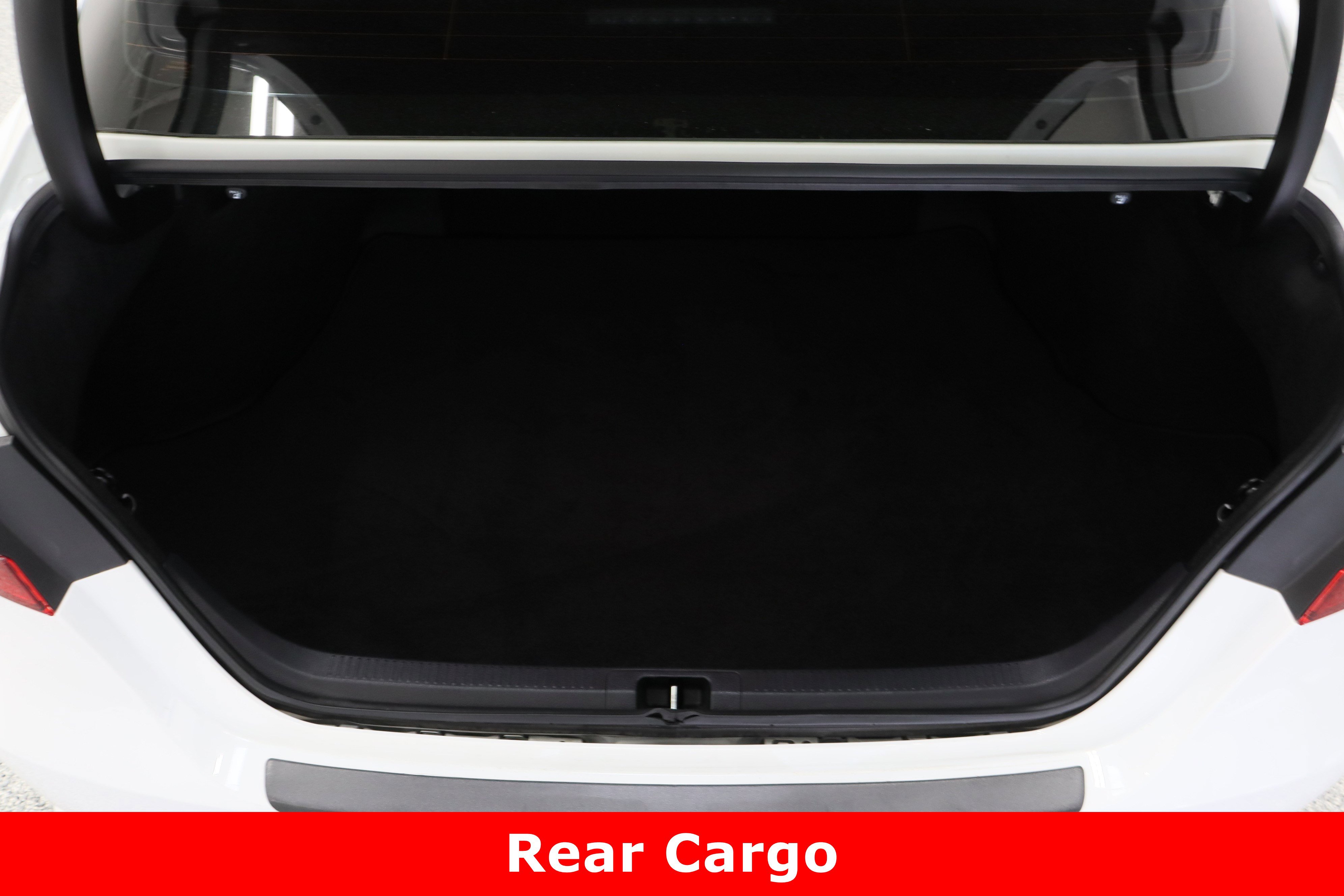 Used 2024 Toyota Camry SE image 29