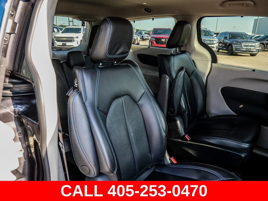 Used 2021 Chrysler Pacifica Touring-L FWD image 46